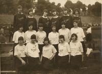 Le ginnaste della RSGT al IV Concorso Nazionale Femminile di Milano - maggio 1923. In alto (a sx), si riconosce Andreina Sacco