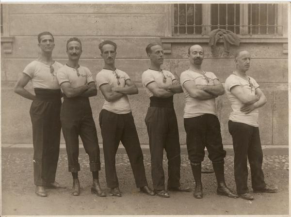 Gruppo di ginnasti nel 1910